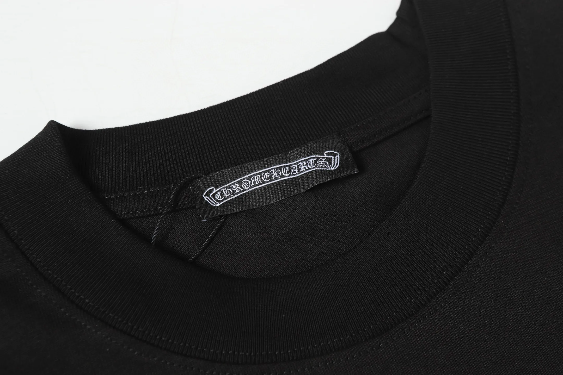 🅿️170 Chrome hearte/Chrome heart ch 25ss Miami limited Sanskrit printed T-shirt short sleeves. A must-have item for daily commuting for men and women in light luxury. The correct version is welcome to compare. Detailed features: ·280 grams of 100% cotton double yarn jersey fabric. ·Special thickened 32 pieces of double-strand 1x1 thread in the same vat. ·Double-needle cross-stitch technology. ·Original main mark washed hangtag. COLOUR: Black White SIZE：s m l xl